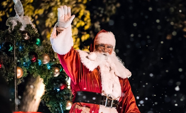Le père Noël arrive à Chambly