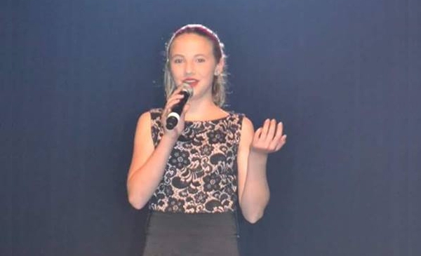 Mayriam Ouellette-V&eacute;ronneau en quart de finale du concours Propulse ta voix