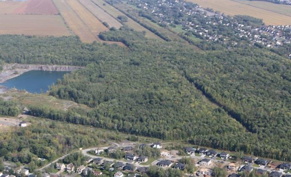 Carignan : présentation du projet de route et de développement au sud de la carrière