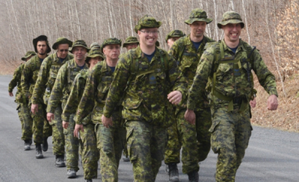 Un militaire Chamblyen et ses collègues à la Marche internationale de Nimègue