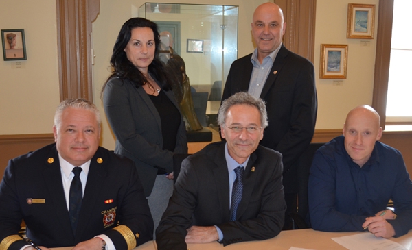 Signature de la convention collective des pompiers de la Ville de Chambly