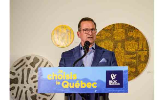 Le chef du Bloc Québécois et député de la circonscription Beloeil-Chambly Yves-François Blanchet a pris la parole ce mercredi à Mont-Saint-Hilaire. (Photo: Mathieu Tye)