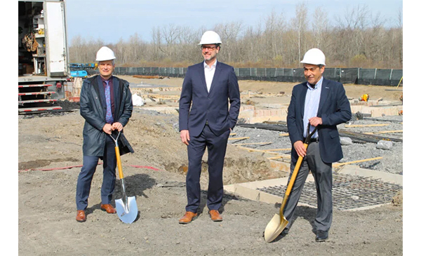 M. Luc Lapointe, directeur général du CSSP, M. Jean-François Roberge, député de Chambly et ministre de l’Éducation, M. Patrick Marquès, maire de Carignan (Photo: courtoisie)