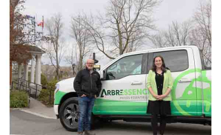 Kevin Girard,directeur du développement pour Arbressence et Alexandra Labbé, mairesse de Chambly (Photo: courtoisie, Ville de Chambly)