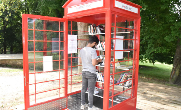 Chambly recycle une ancienne cabine téléphonique en boîte à livres