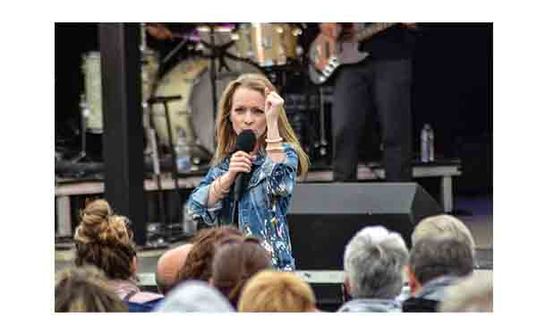 Annie Villeneuve en spectacle &agrave; Carignan