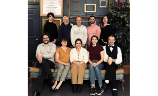 De gauche à droite: Charles-Olivier Denis, Marc Blanchette, Luc Dessureault, Bruno Roy et Joelle Carignan, Benoit Lacombe, Annie Dumoulin, Sarah-Michèle Dumoulin, Sarah Michelle April et Frédérik Todd. ( Les acteurs) (Photo: courtoisie, Café-théâtre de Chambly)