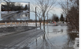 L&#039;eau déborde sur la rue.