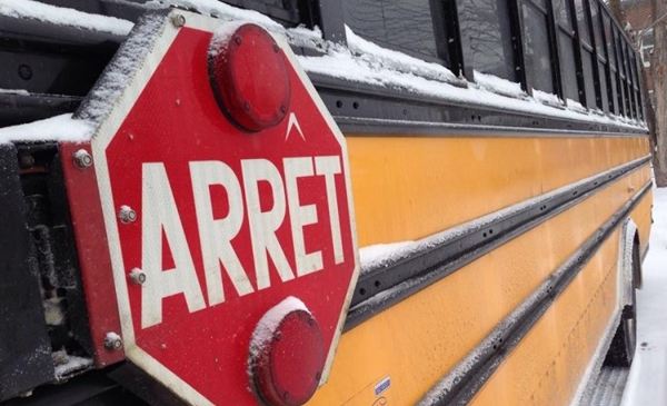 Sécurité en autobus scolaire, à pied ou en voiture