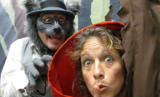 Théâtre jeunesse : Un drôle de petit chaperon rouge