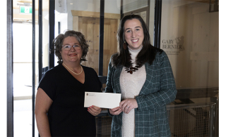 Anik Cormier et Alexandra Labbé, mairesse de Chambly (Photo: courtoisie, Ville de Chambly)